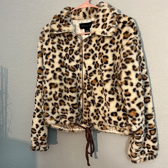 Victoria’s Secret Pink Know one Care Faux Fur Leopard Jacket - Picture 3 of 5